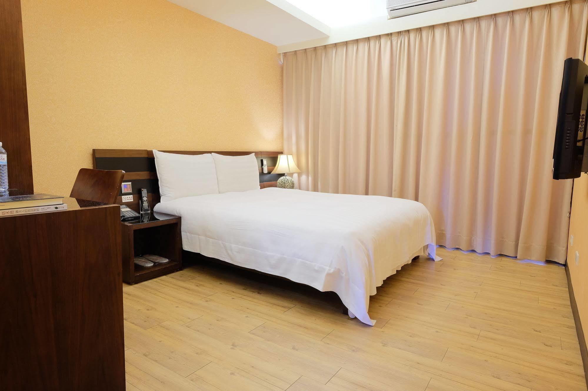 Talmud Hotel Gongyuan Taichung Dış mekan fotoğraf