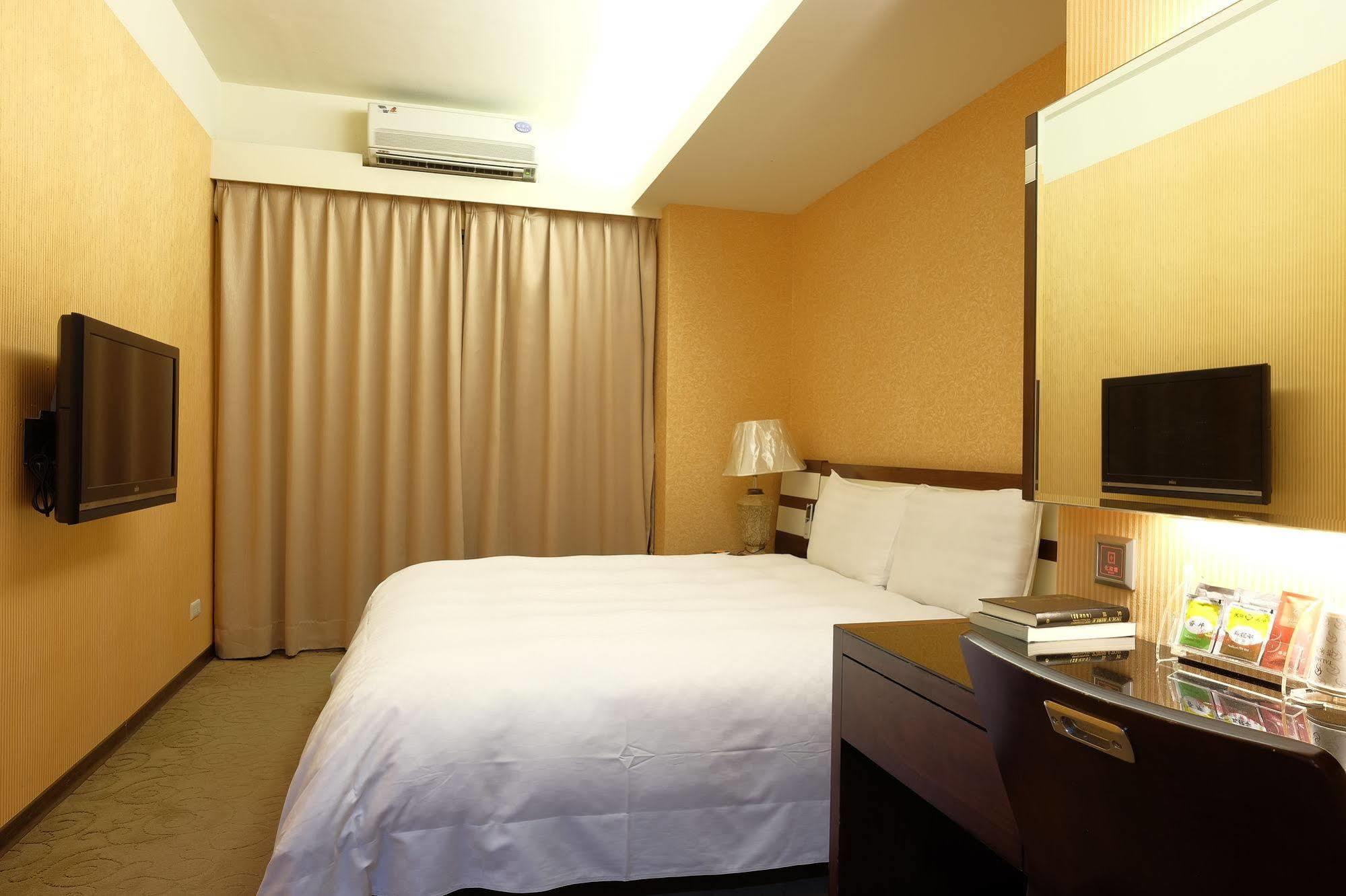 Talmud Hotel Gongyuan Taichung Dış mekan fotoğraf