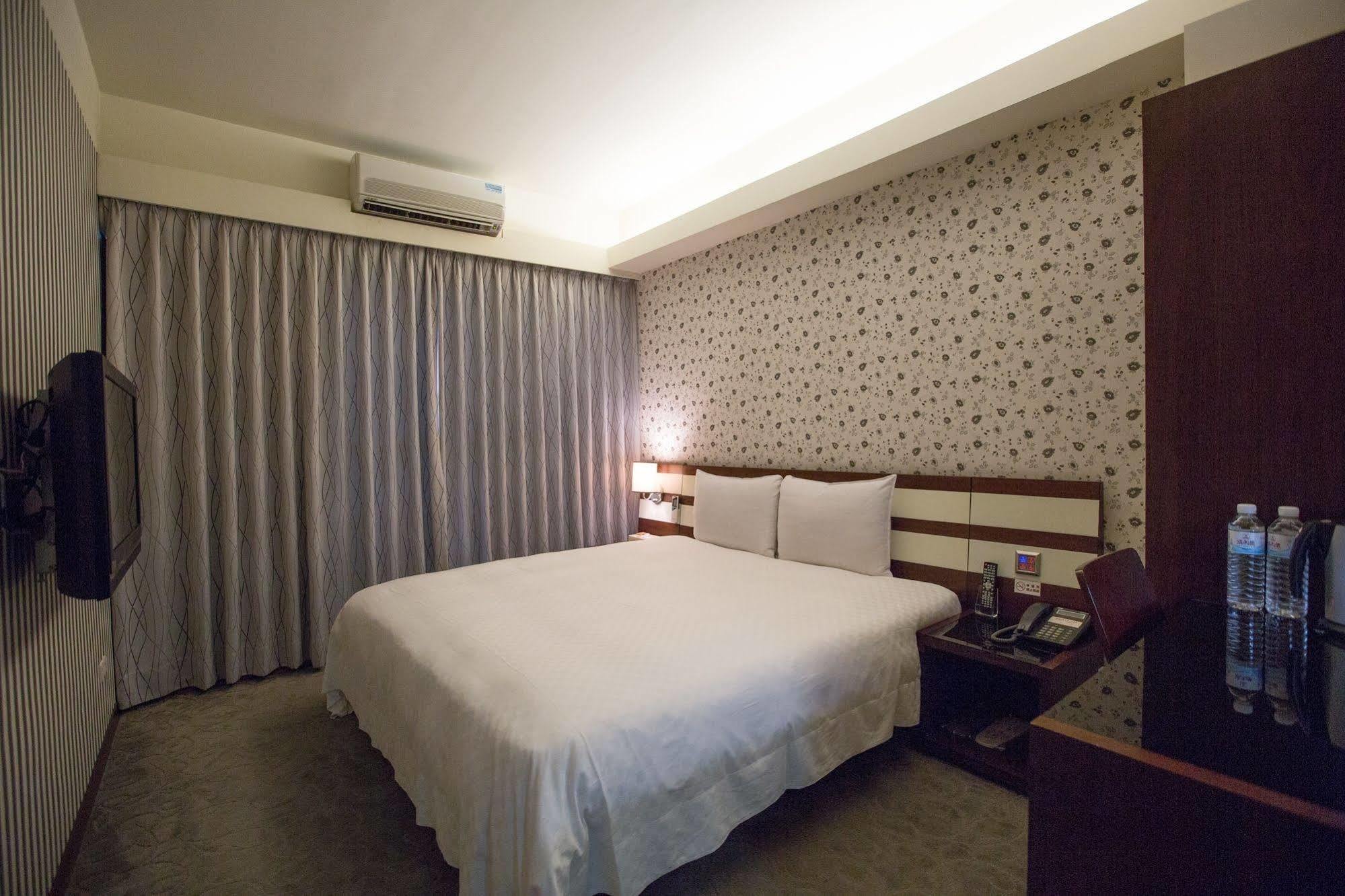 Talmud Hotel Gongyuan Taichung Dış mekan fotoğraf